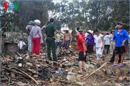 State President consoles helicopter crash victims  - ảnh 2